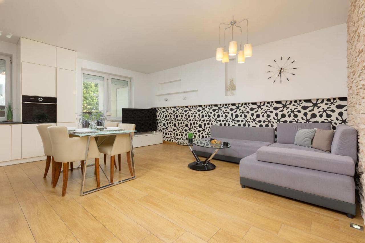Metro Targowek Spacious Apartment With Parking By Noclegi Renters Warsaw Ngoại thất bức ảnh